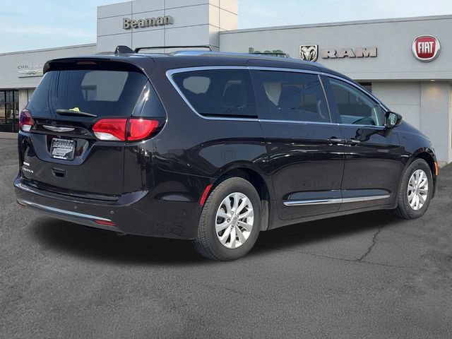 Used 2018 Chrysler Pacifica Touring-L FWD image 7