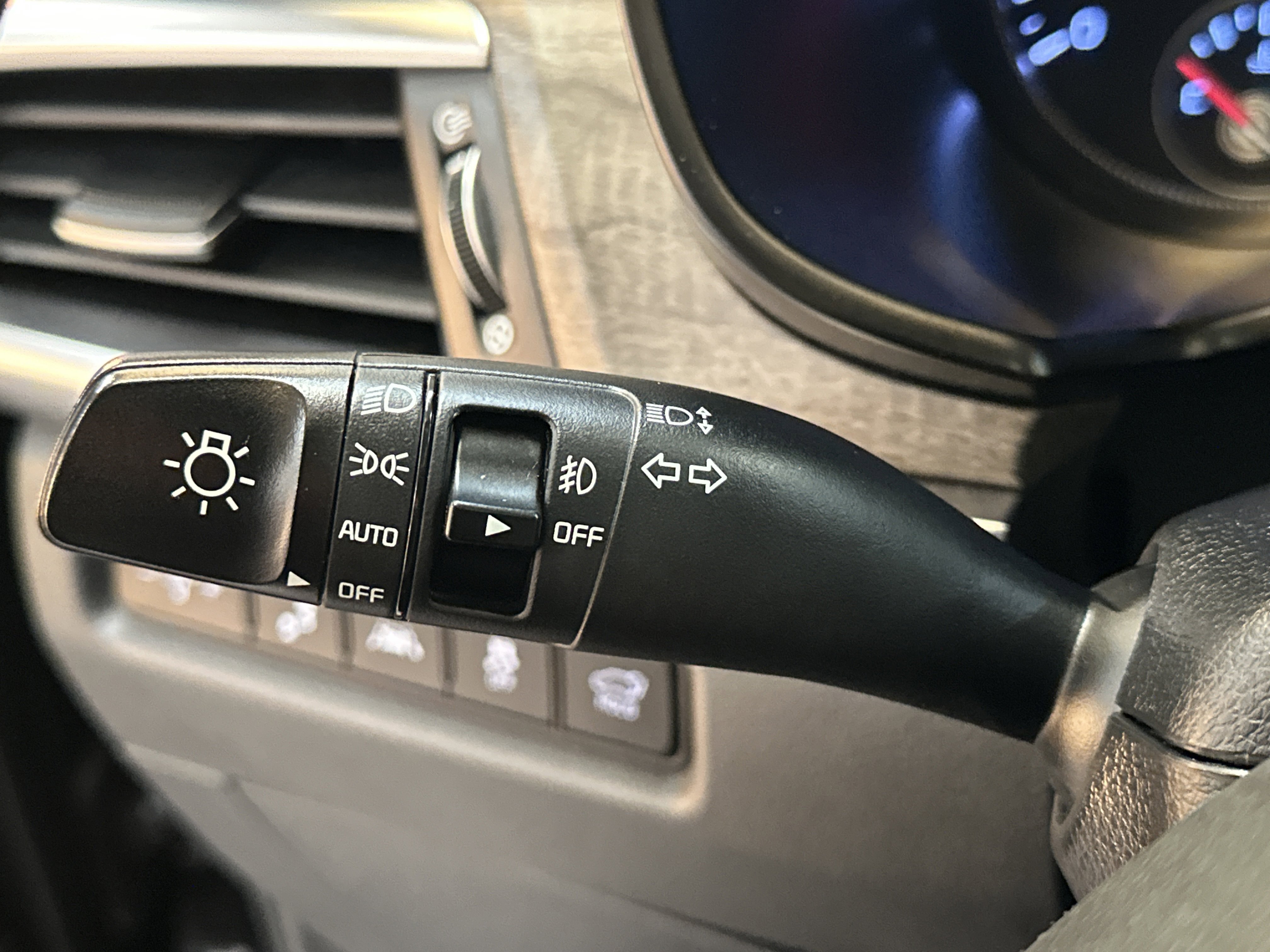 Used 2020 Kia Telluride SX w/ SX Prestige Package image 39