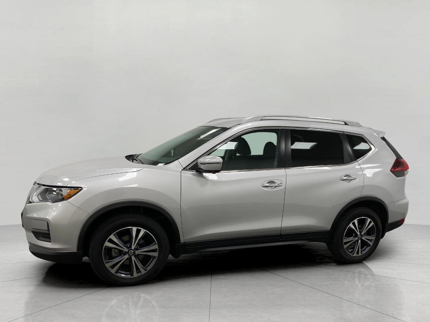Used 2019 Nissan Rogue SV w/ Premium Package AWD/4WD image 9