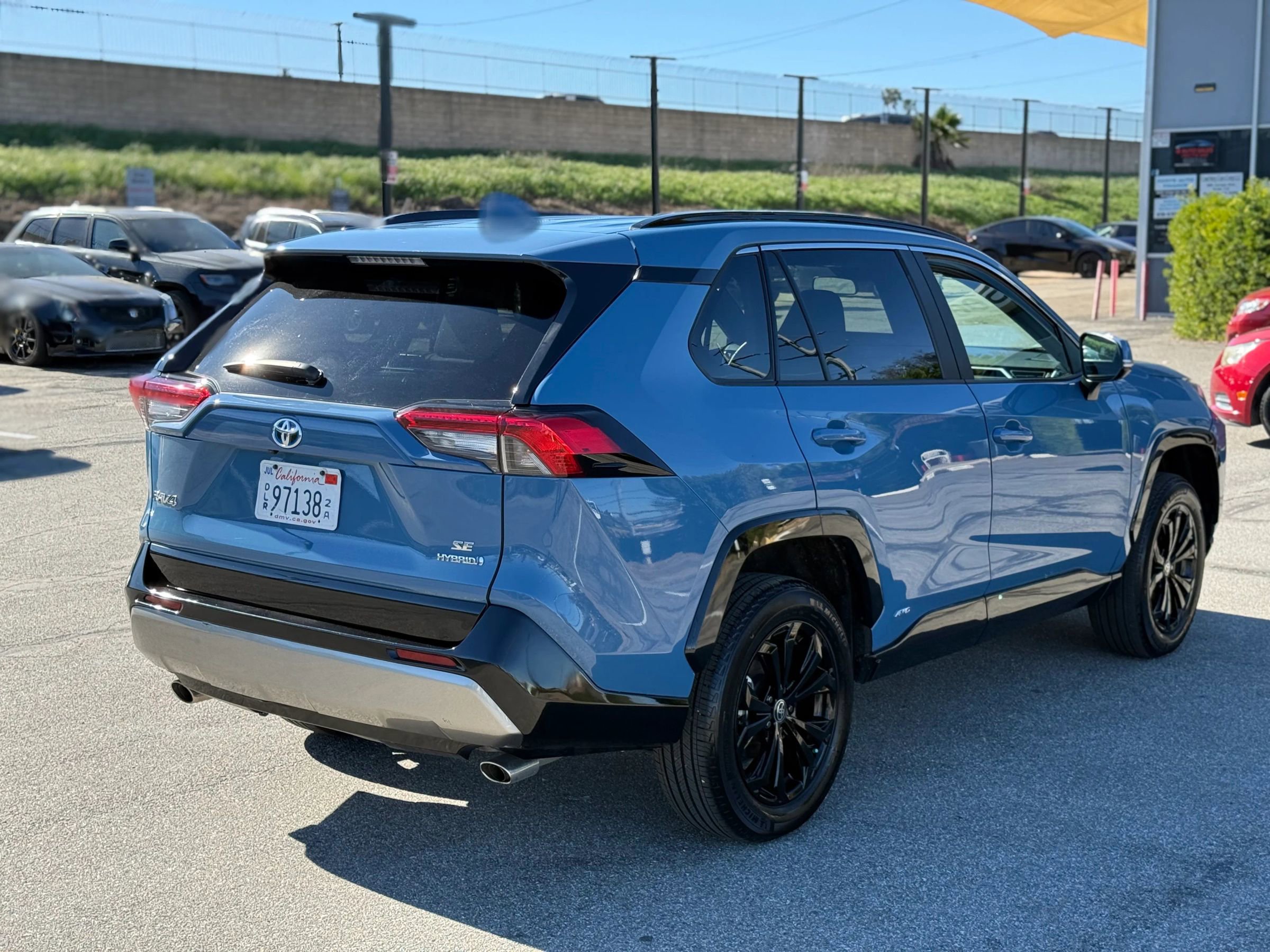 Used 2022 Toyota RAV4 SE w/ Convenience Package image 9