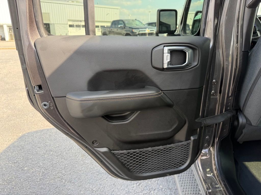 Used 2025 Jeep Wrangler Unlimited Sahara image 17