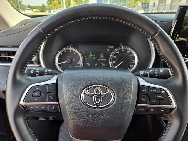 Used 2023 Toyota Highlander XLE FWD image 28