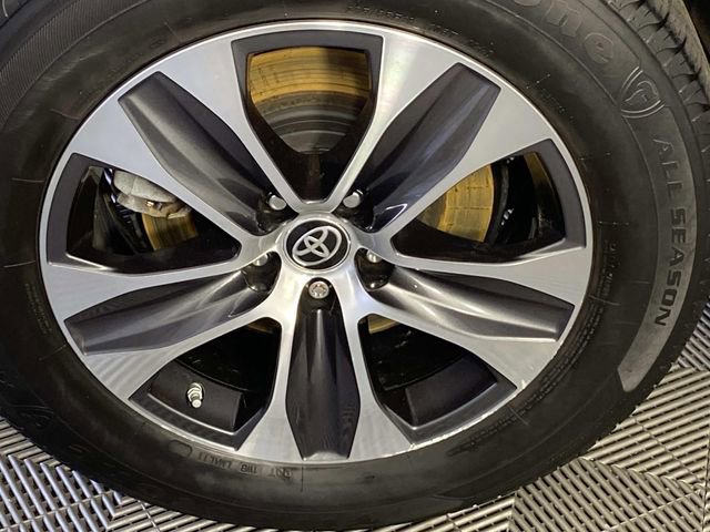 Used 2021 Toyota Highlander XLE image 32