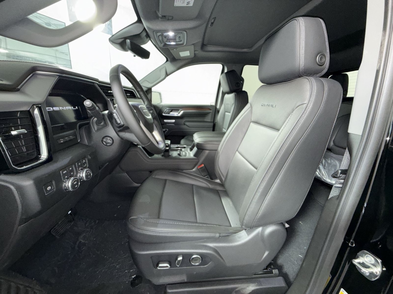 New 2026 GMC Sierra 1500 Denali w/ Denali Reserve Package AWD/4WD image 13