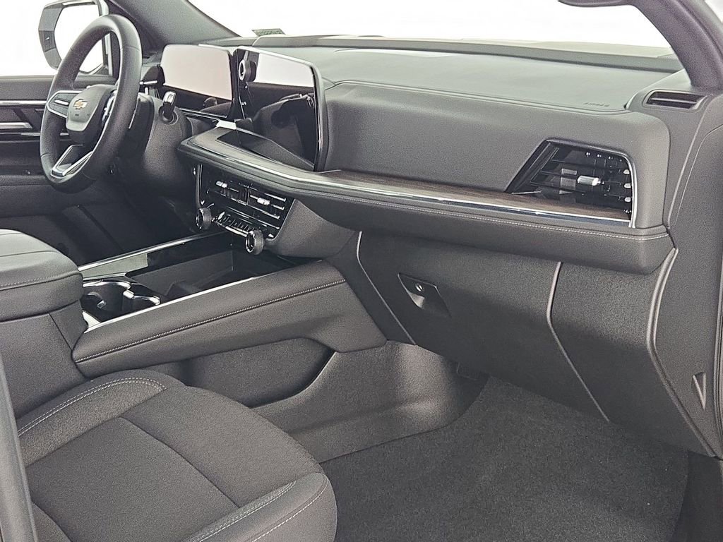 Used 2025 Chevrolet Suburban LS image 35