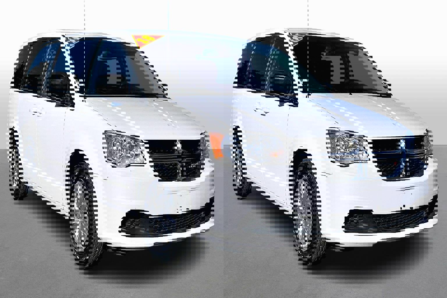 Used 2018 Dodge Grand Caravan SE w/ UConnect Hands-Free Group image 10