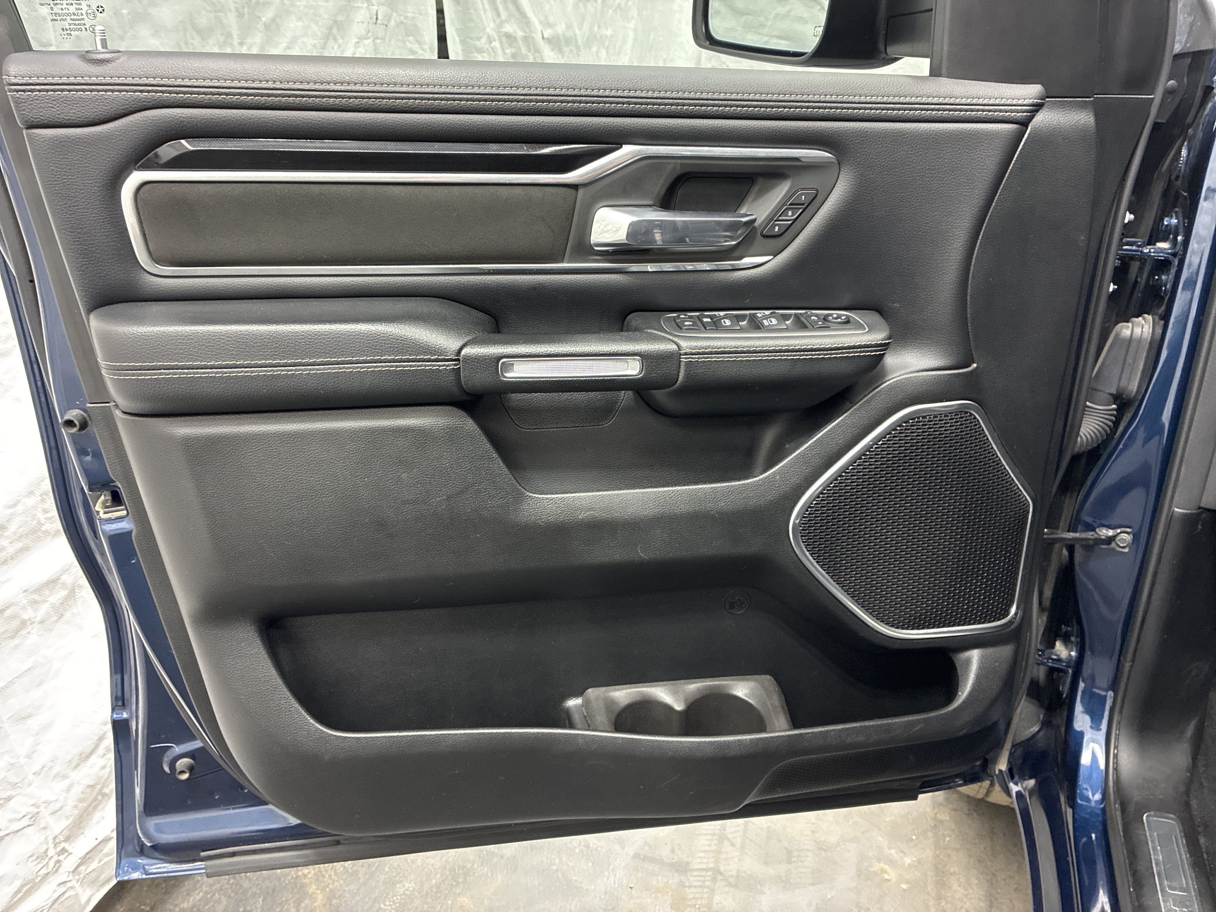 Used 2021 RAM 1500 Laramie w/ Sport Appearance Package AWD/4WD image 15