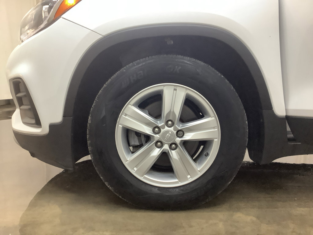 Used 2019 Chevrolet Trax LT w/ LT Convenience Package image 23