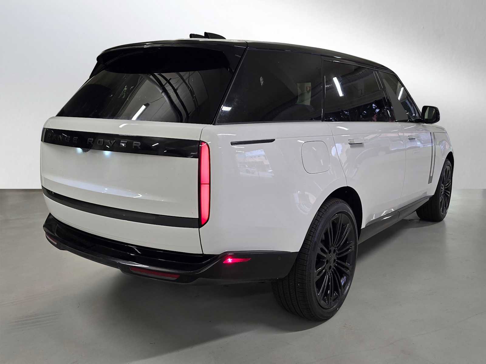 New 2026 Land Rover Range Rover Long Wheelbase SE AWD/4WD image 5