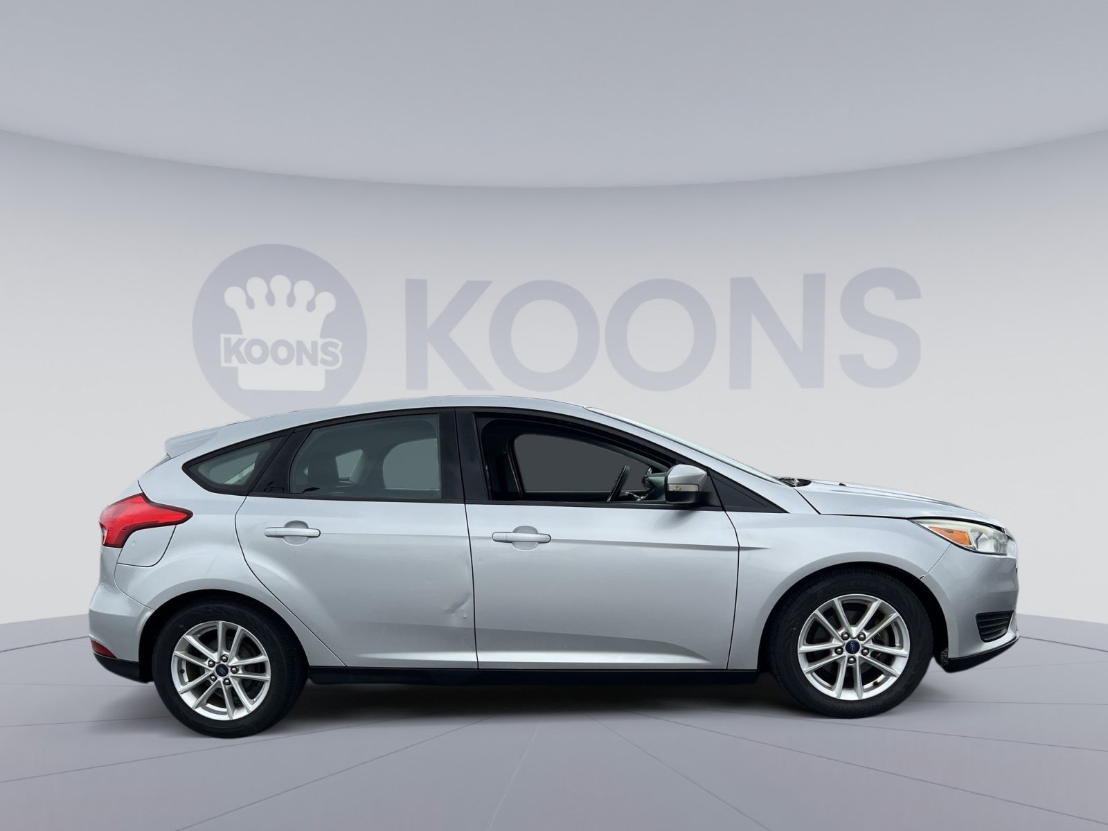 Used 2015 Ford Focus SE w/ SE Cold Weather Package FWD image 8