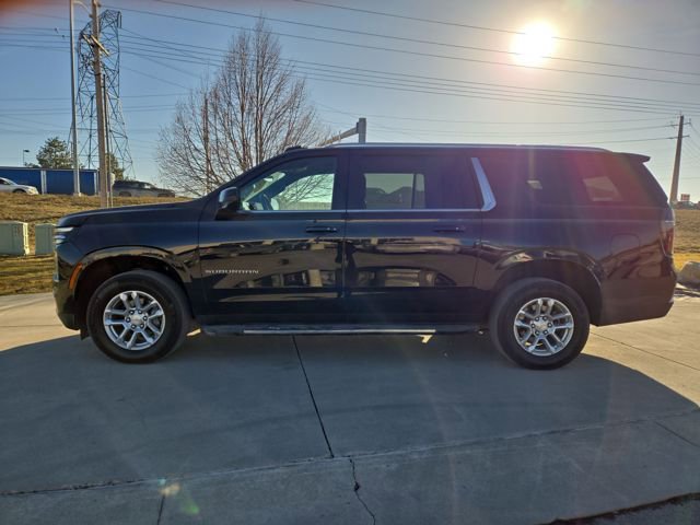 Used 2025 Chevrolet Suburban LT image 9