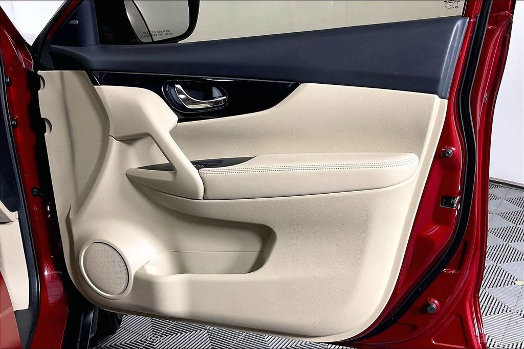 Used 2020 Nissan Rogue SL w/ Premium Package image 26