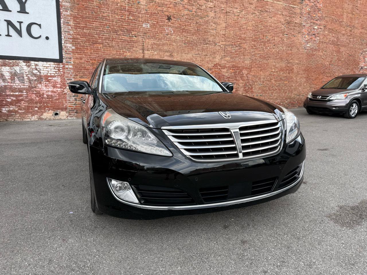 Used 2014 Hyundai Equus Signature RWD image 2