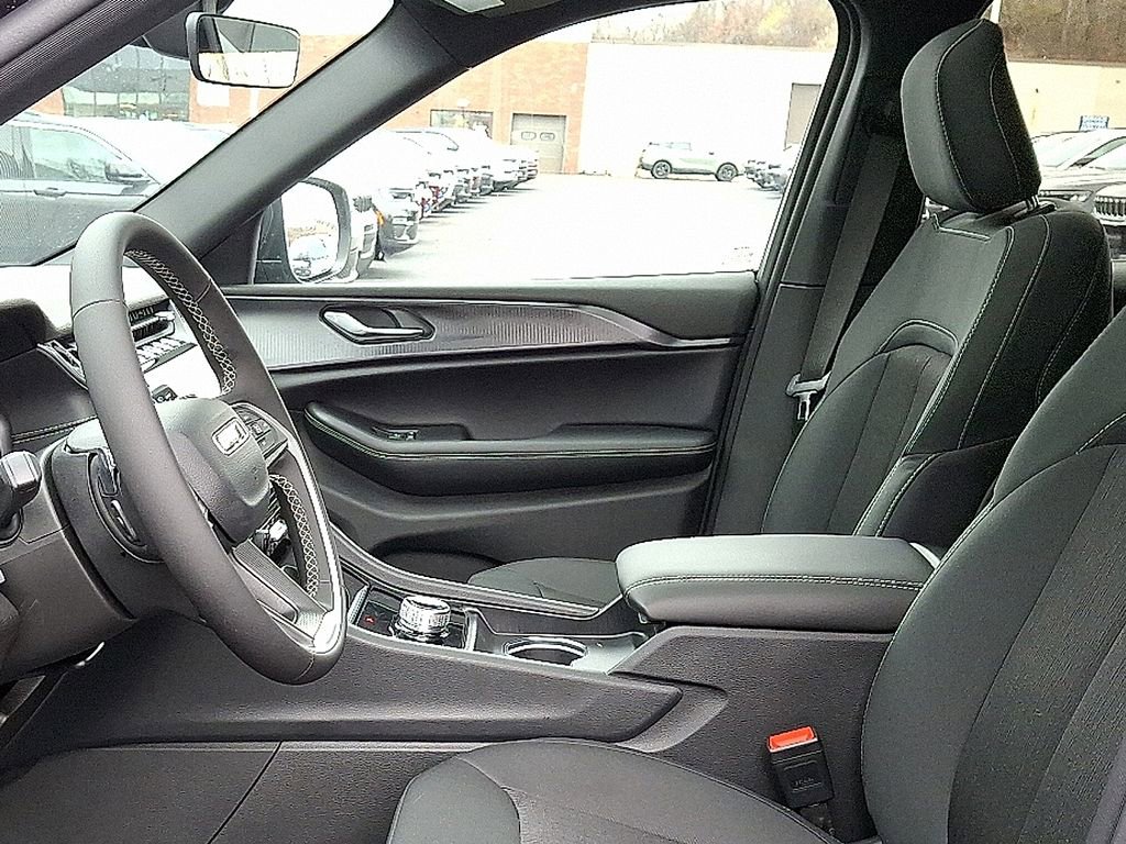 New 2025 Jeep Grand Cherokee Laredo X image 14