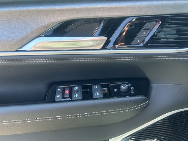 New 2026 Jeep Grand Wagoneer L Limited AWD/4WD image 12