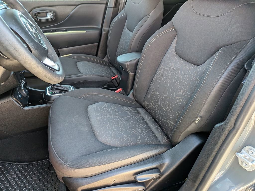 Used 2023 Jeep Renegade Latitude AWD/4WD image 13