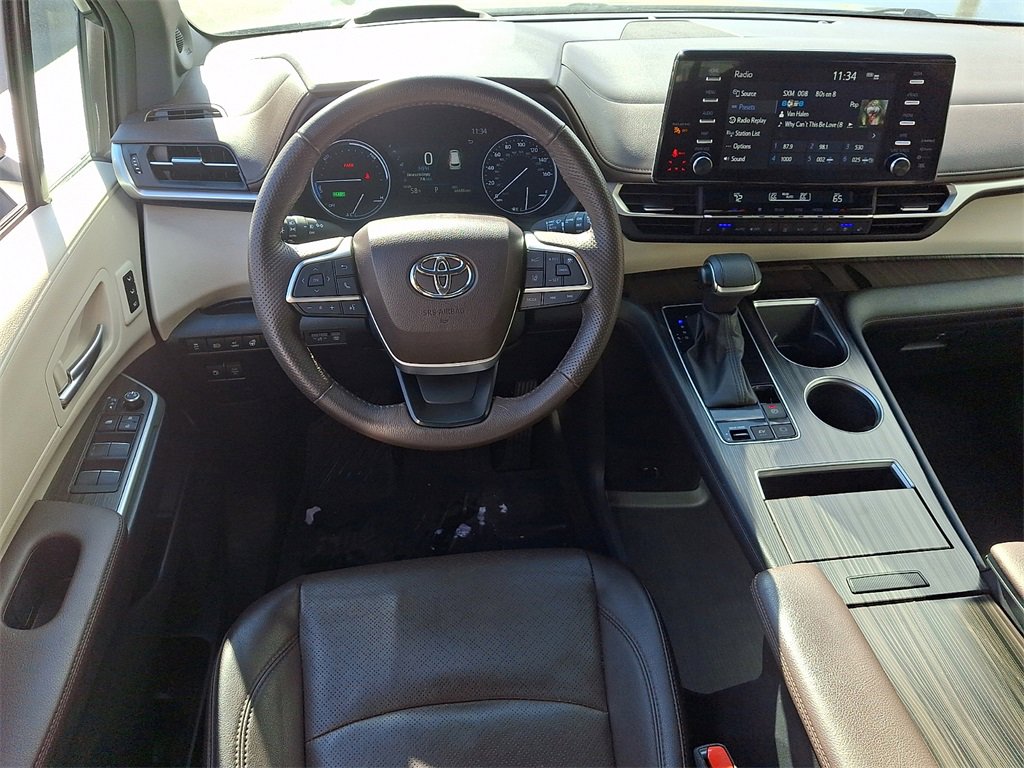 Used 2023 Toyota Sienna Platinum image 11