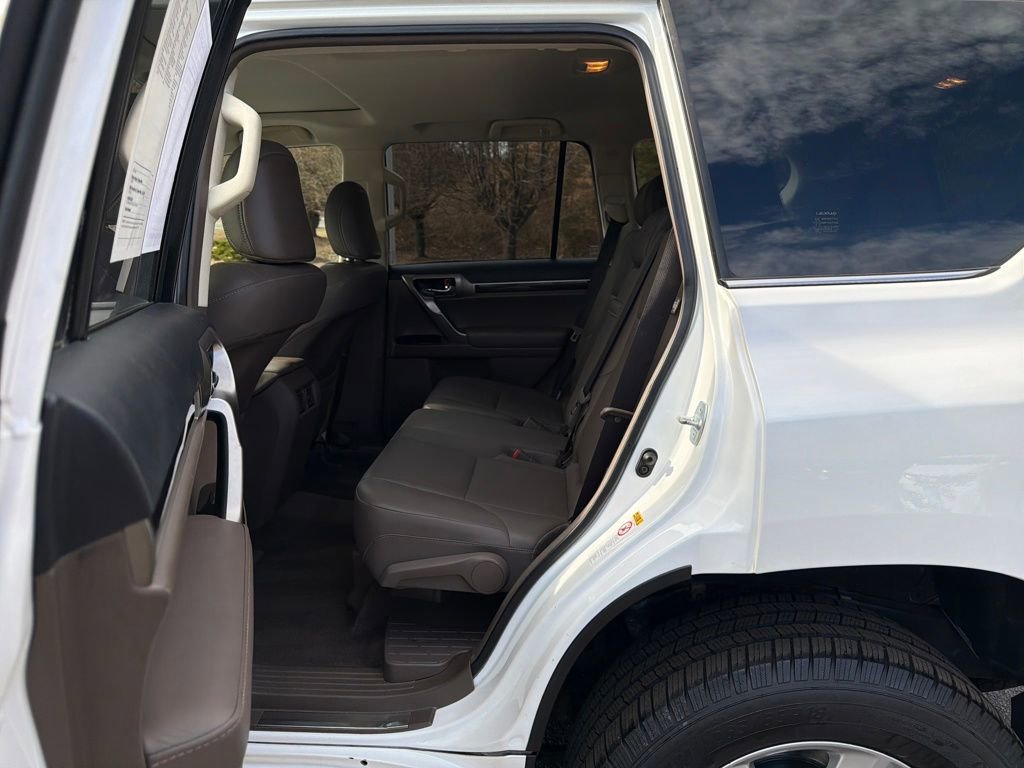 Used 2017 Lexus GX 460 image 28