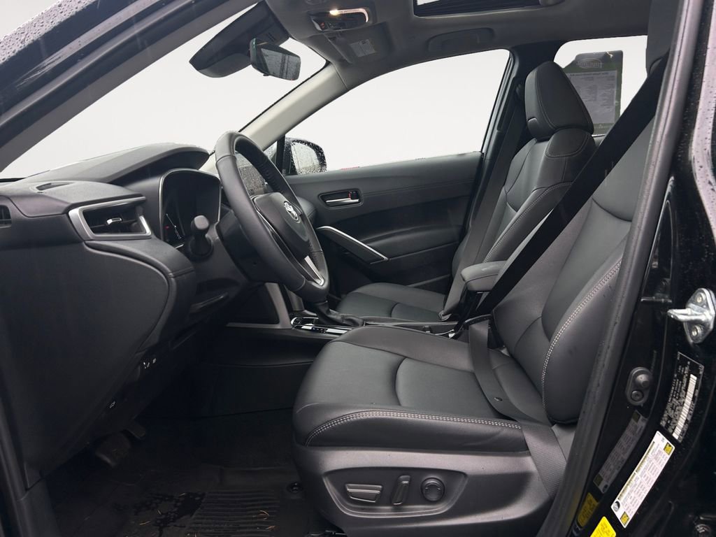Used 2024 Toyota Corolla Cross XLE w/ Convenience Package image 15