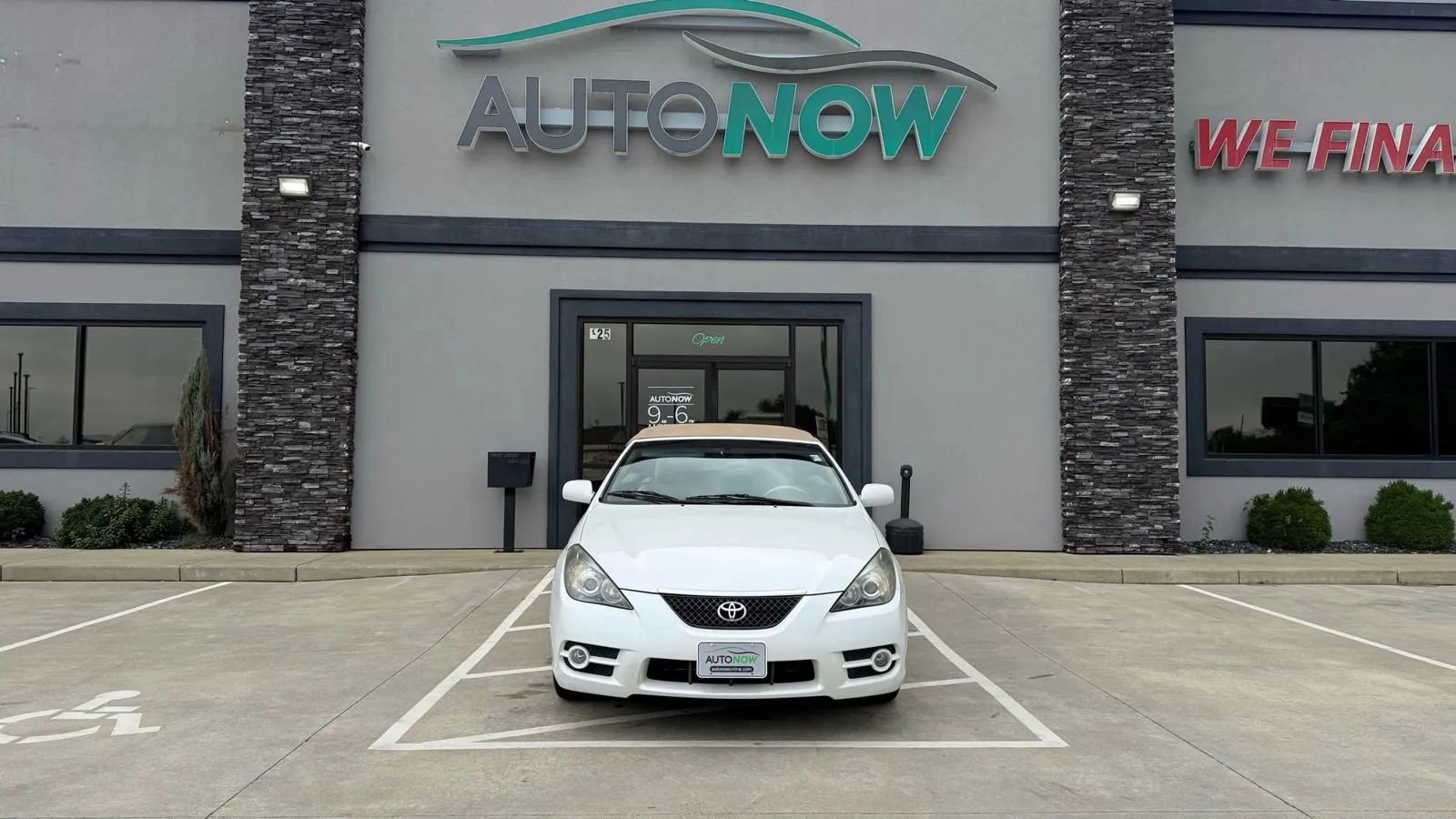 Used 2007 Toyota Solara SLE image 1