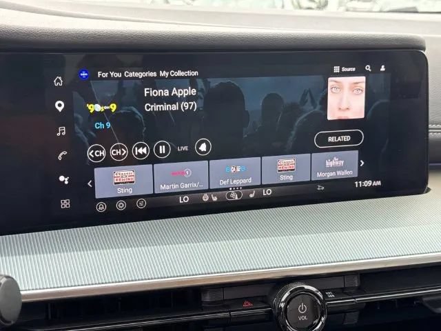 Certified 2025 Nissan Murano SL AWD/4WD image 37