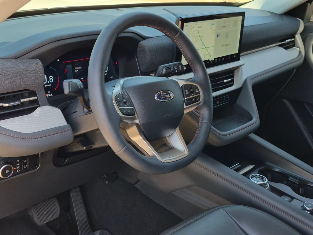 Used 2025 Ford Explorer Active w/ Active Comfort Package RWD image 29
