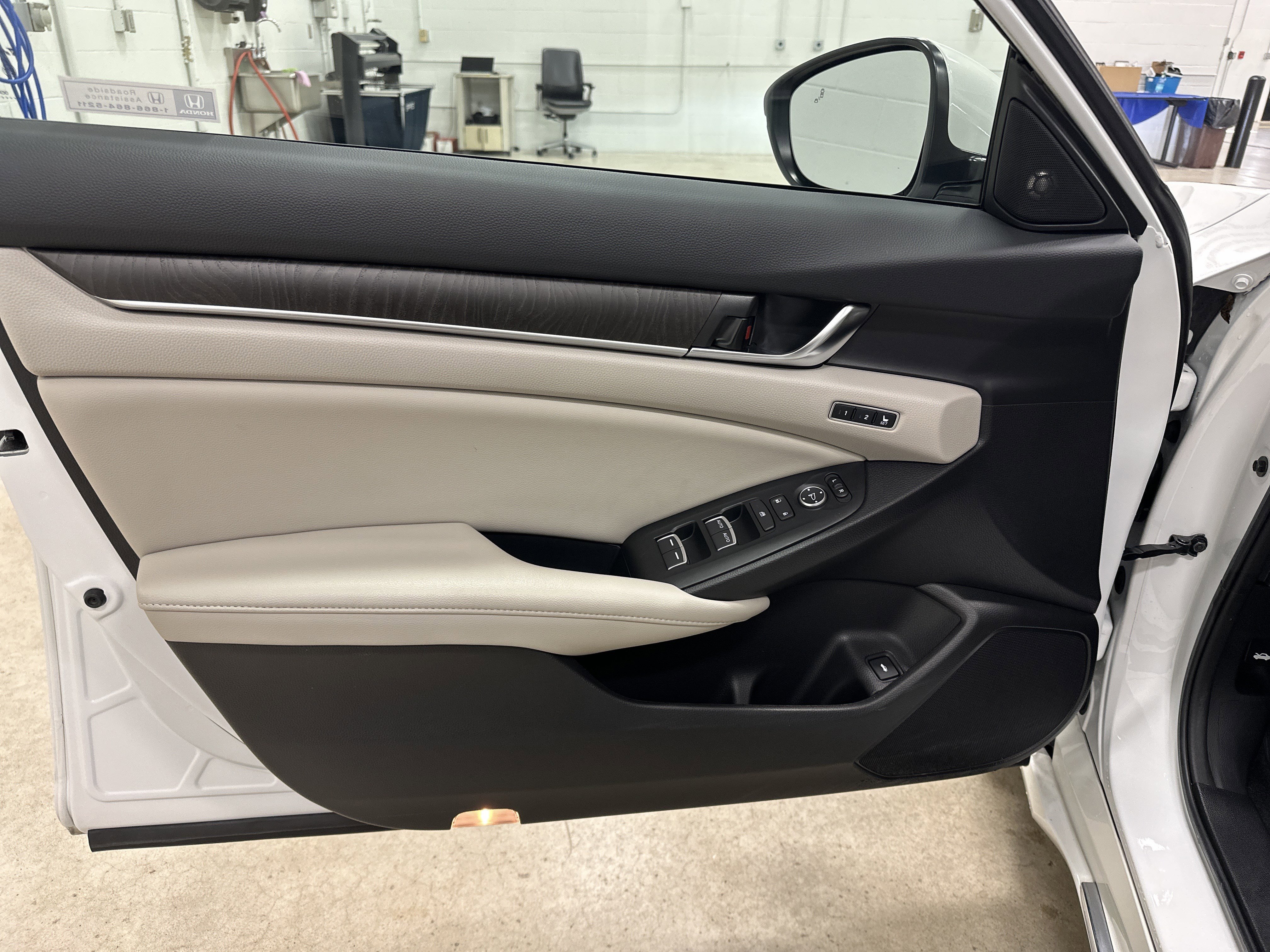 Used 2022 Honda Accord Touring image 14