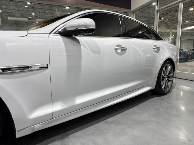 Used 2016 Jaguar XJ R-Sport RWD image 26