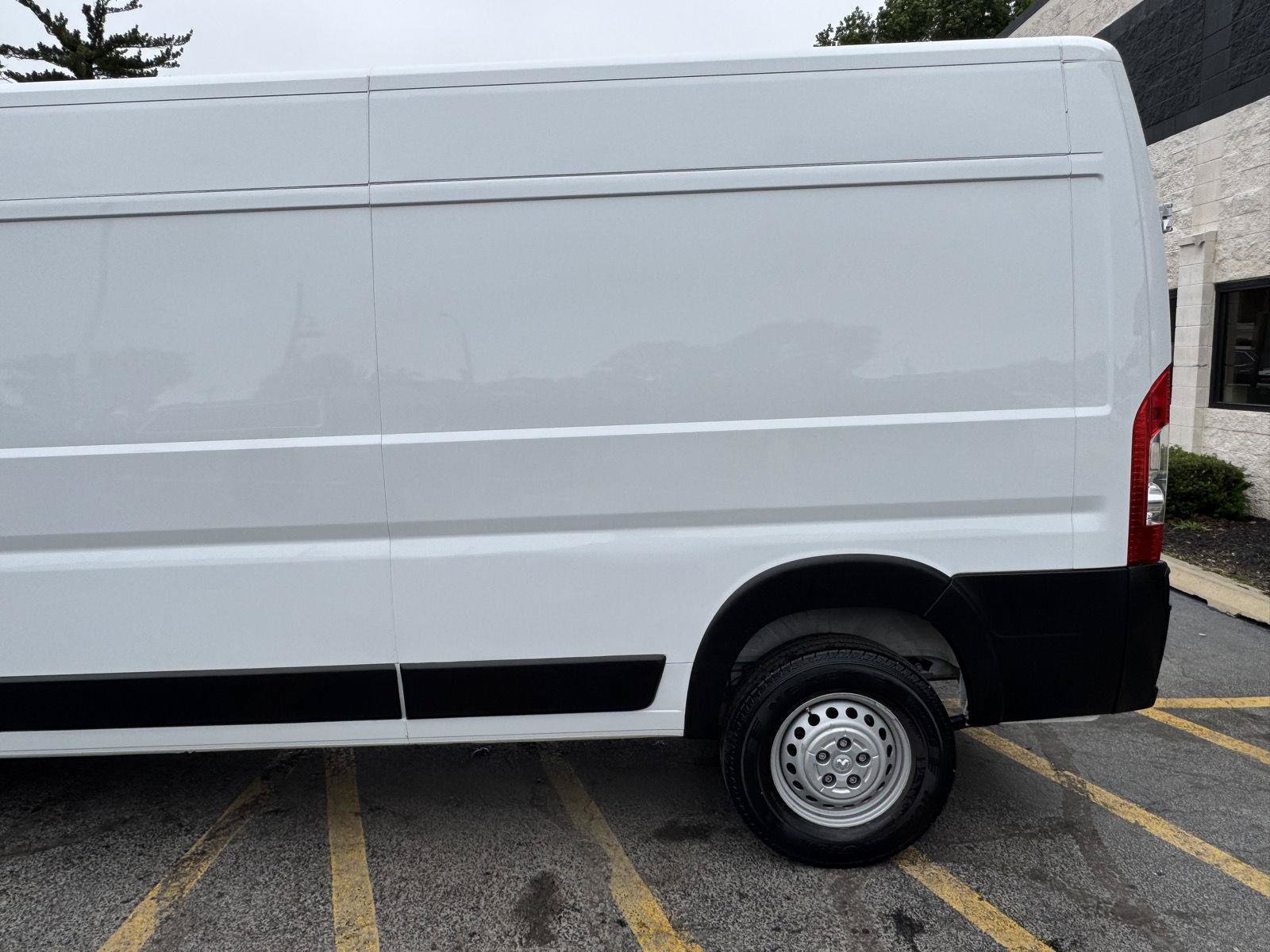 Used 2025 RAM ProMaster 2500 w/ Convenience Group FWD image 5