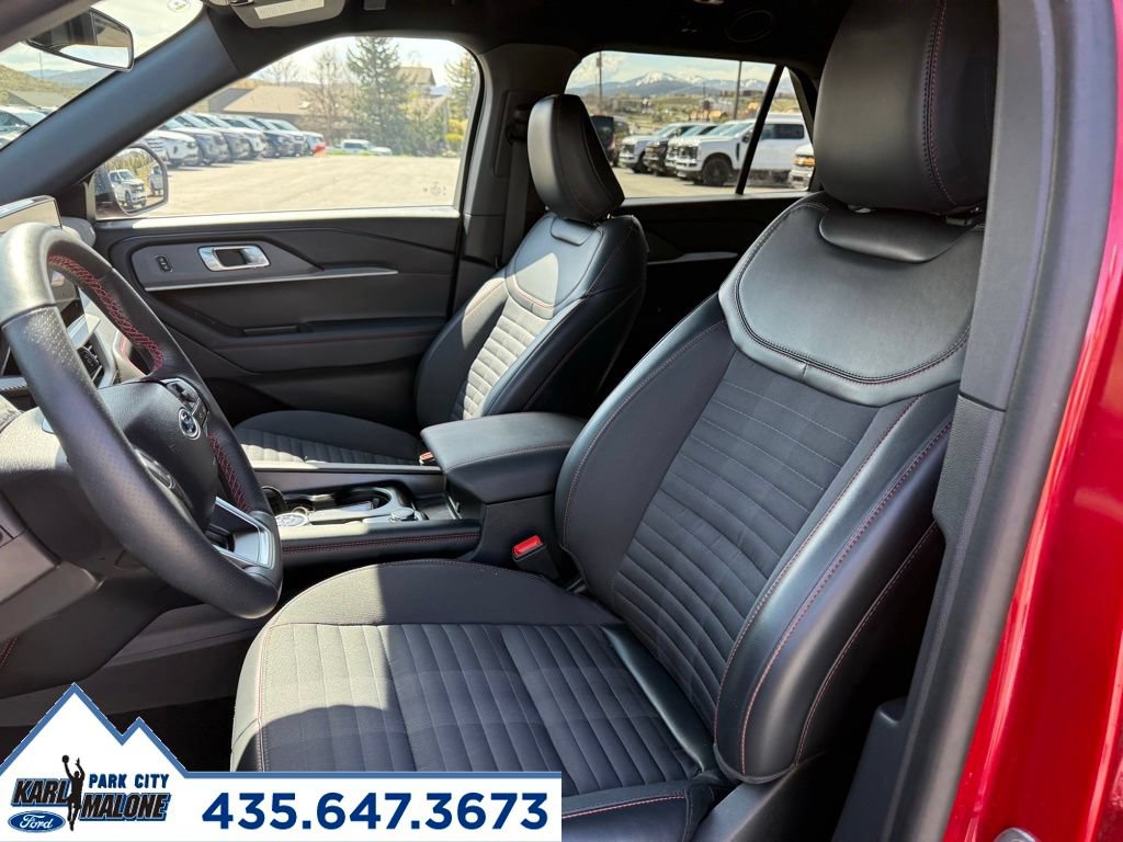 Used 2025 Ford Explorer ST-Line w/ ST-Line Street Pack AWD/4WD image 14