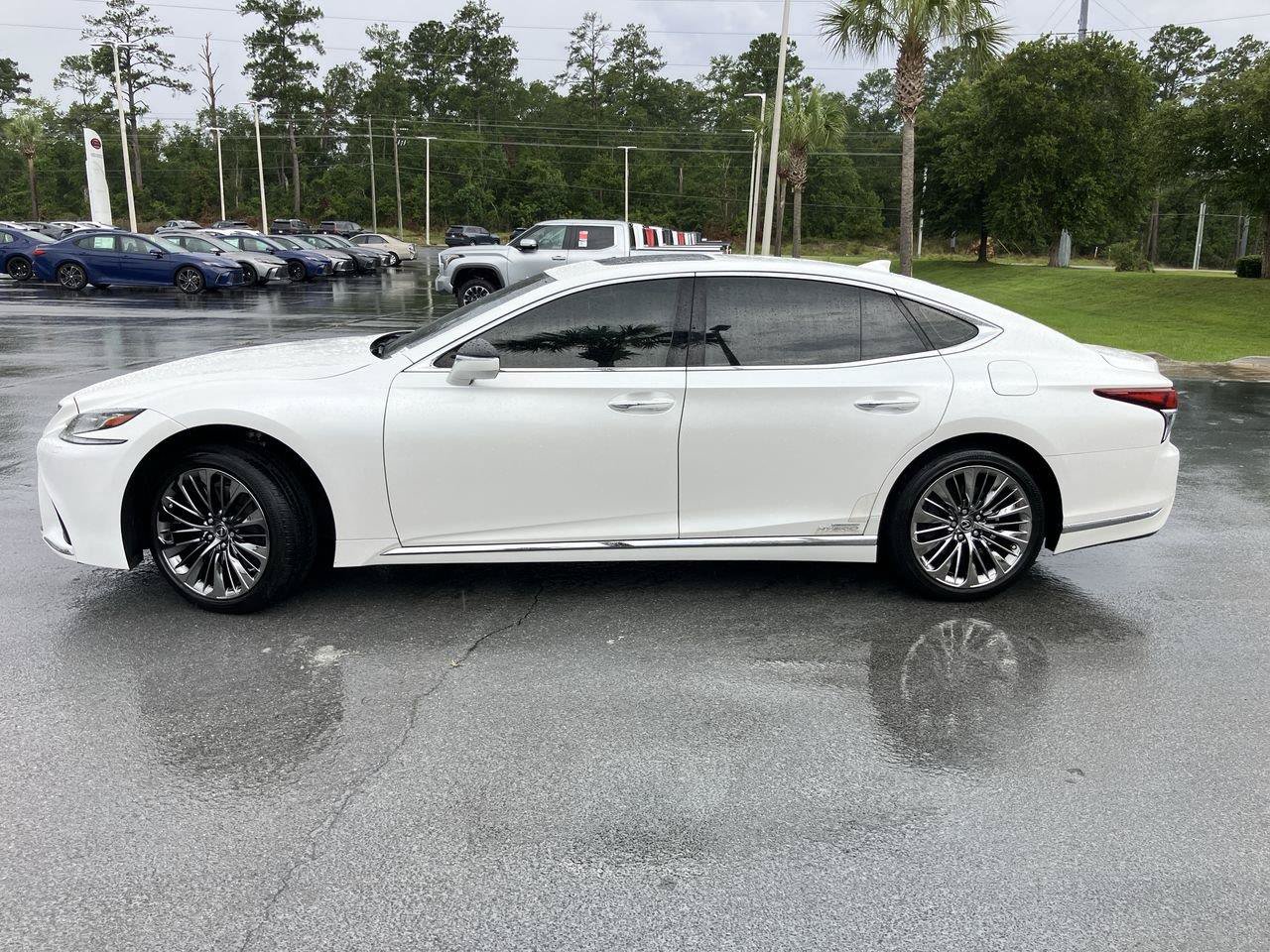 Used 2018 Lexus LS 500h w/ Luxury Package RWD image 2