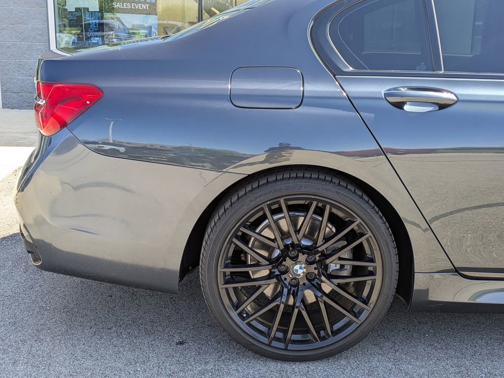 Used 2019 BMW 740i image 28