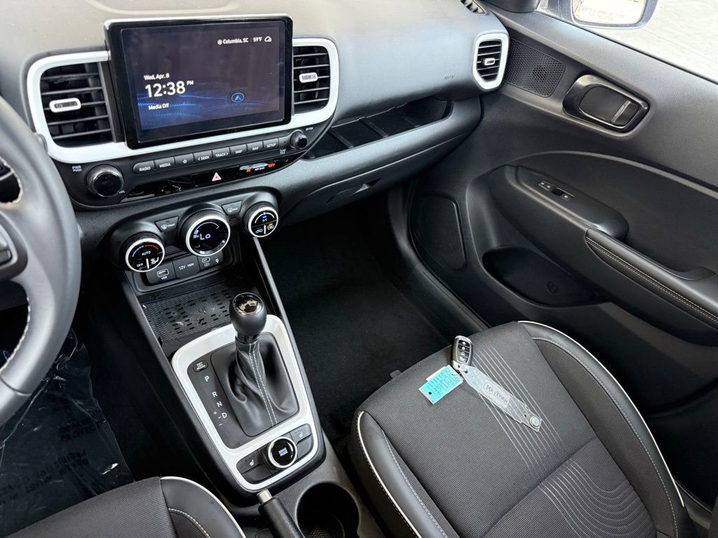 Used 2024 Hyundai Venue Limited FWD image 29