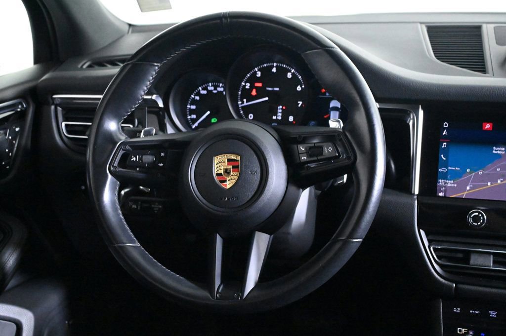 Certified 2024 Porsche Macan AWD/4WD image 12