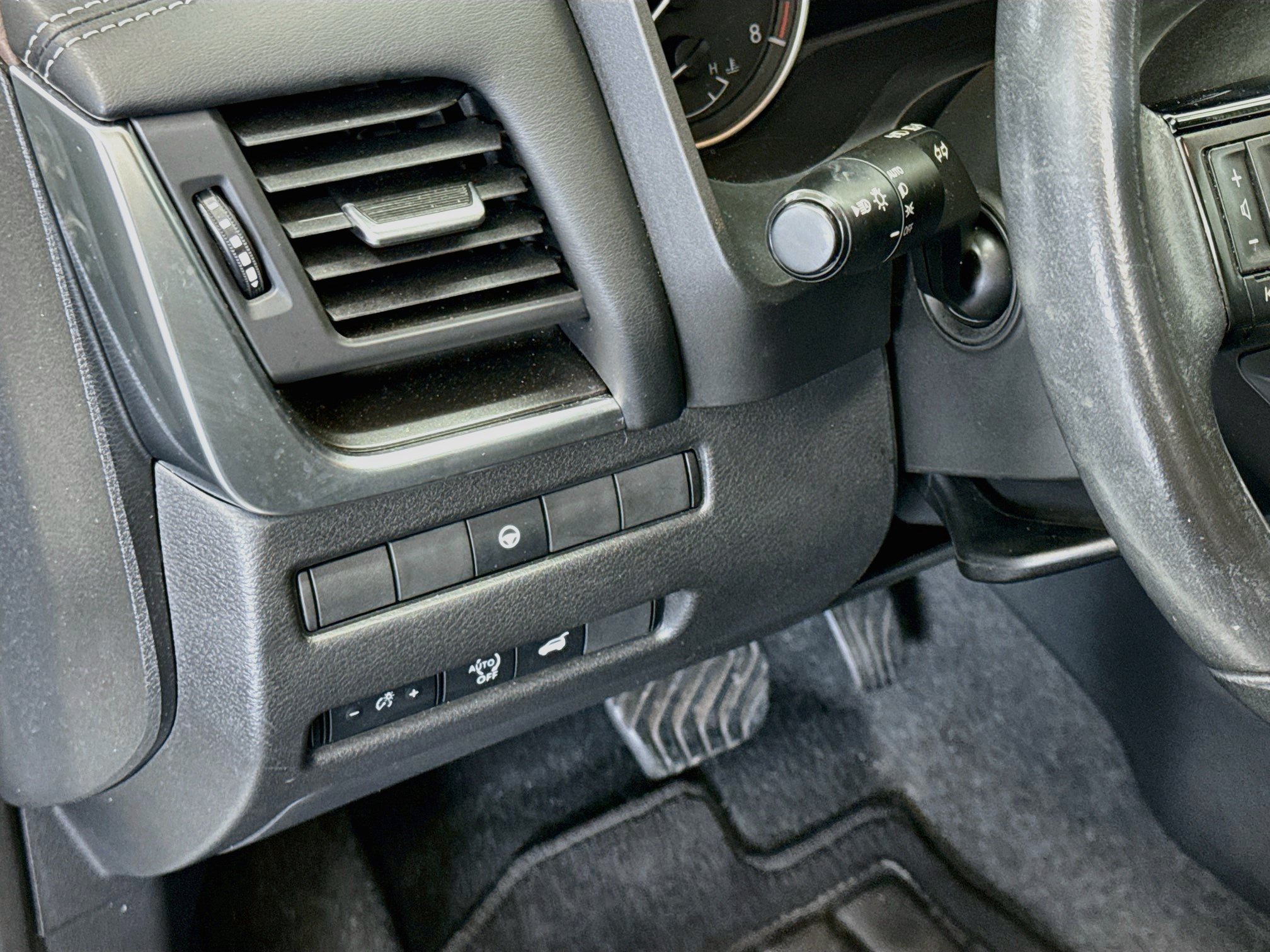 Used 2023 Nissan Rogue SV w/ SV Premium B Package FWD image 17