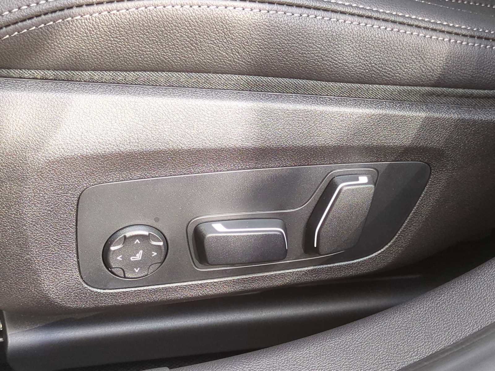 New 2025 BMW 330i xDrive 330i xDrive w/ M Sport Package image 18