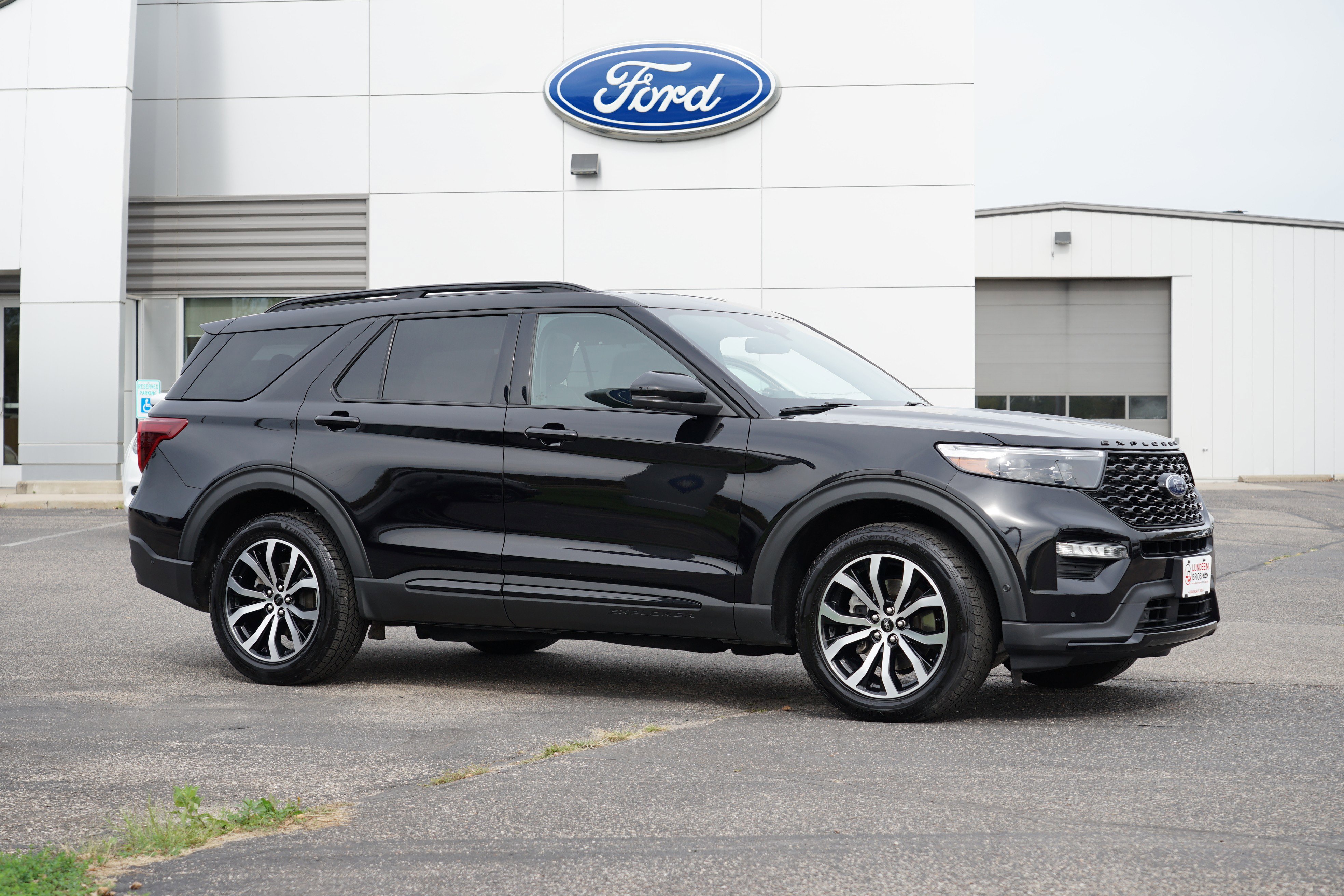 Used 2021 Ford Explorer ST w/ Equipment Group 401A image 2
