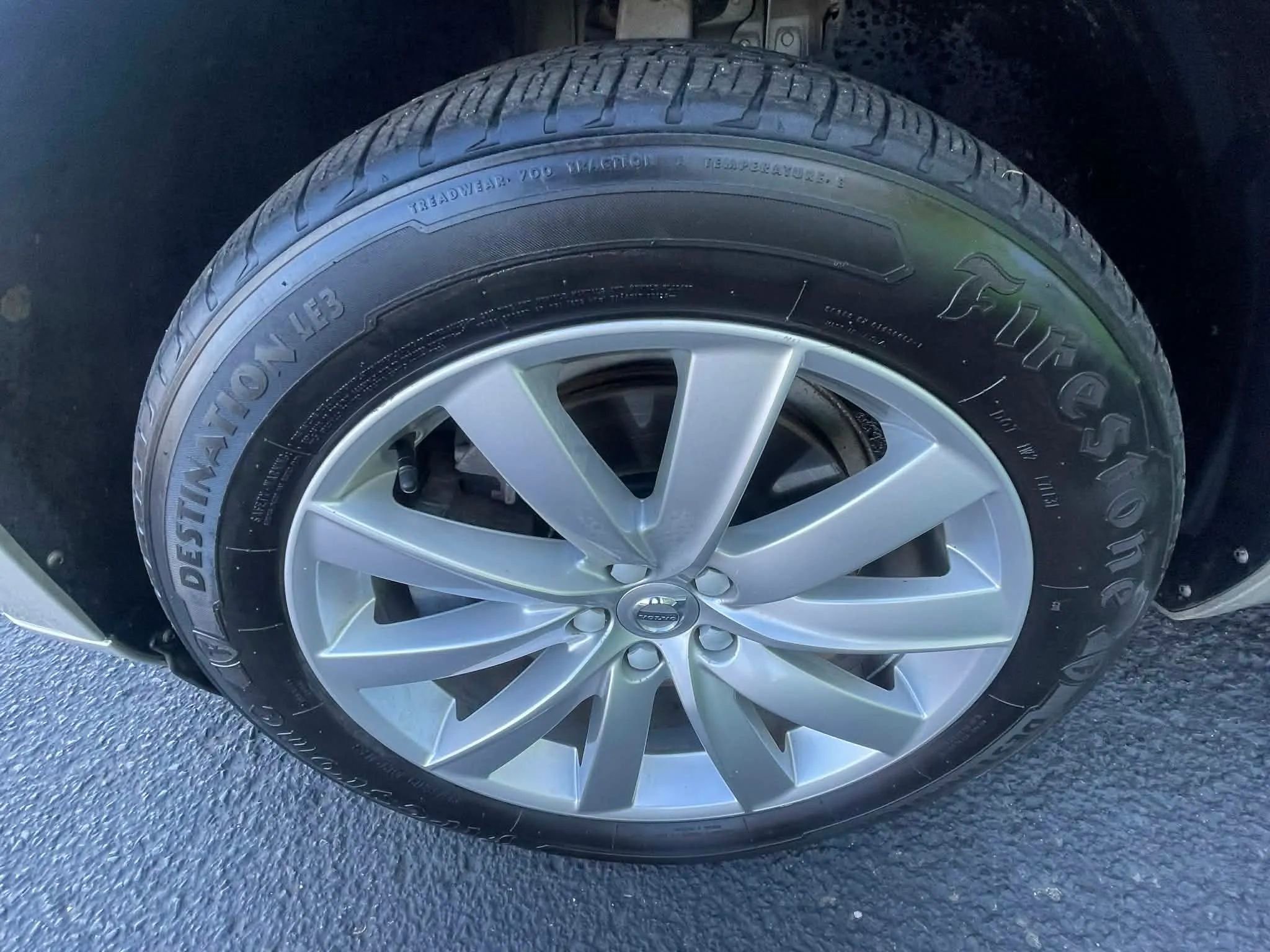 Used 2016 Volvo XC90 T6 Momentum w/ Momentum Plus Package image 24