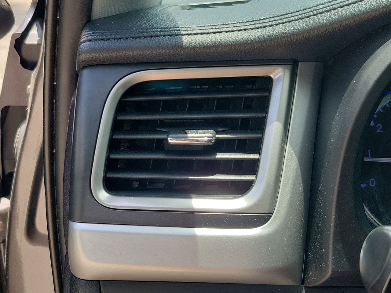 Used 2019 Toyota Highlander Limited AWD/4WD image 31