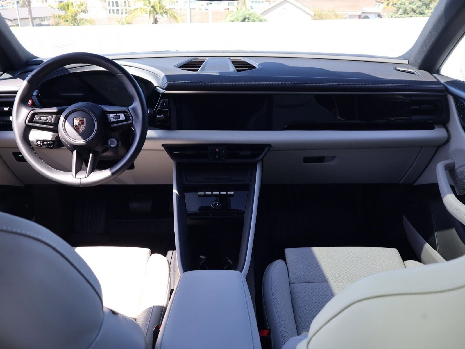 Certified 2025 Porsche Macan Electric RWD image 21