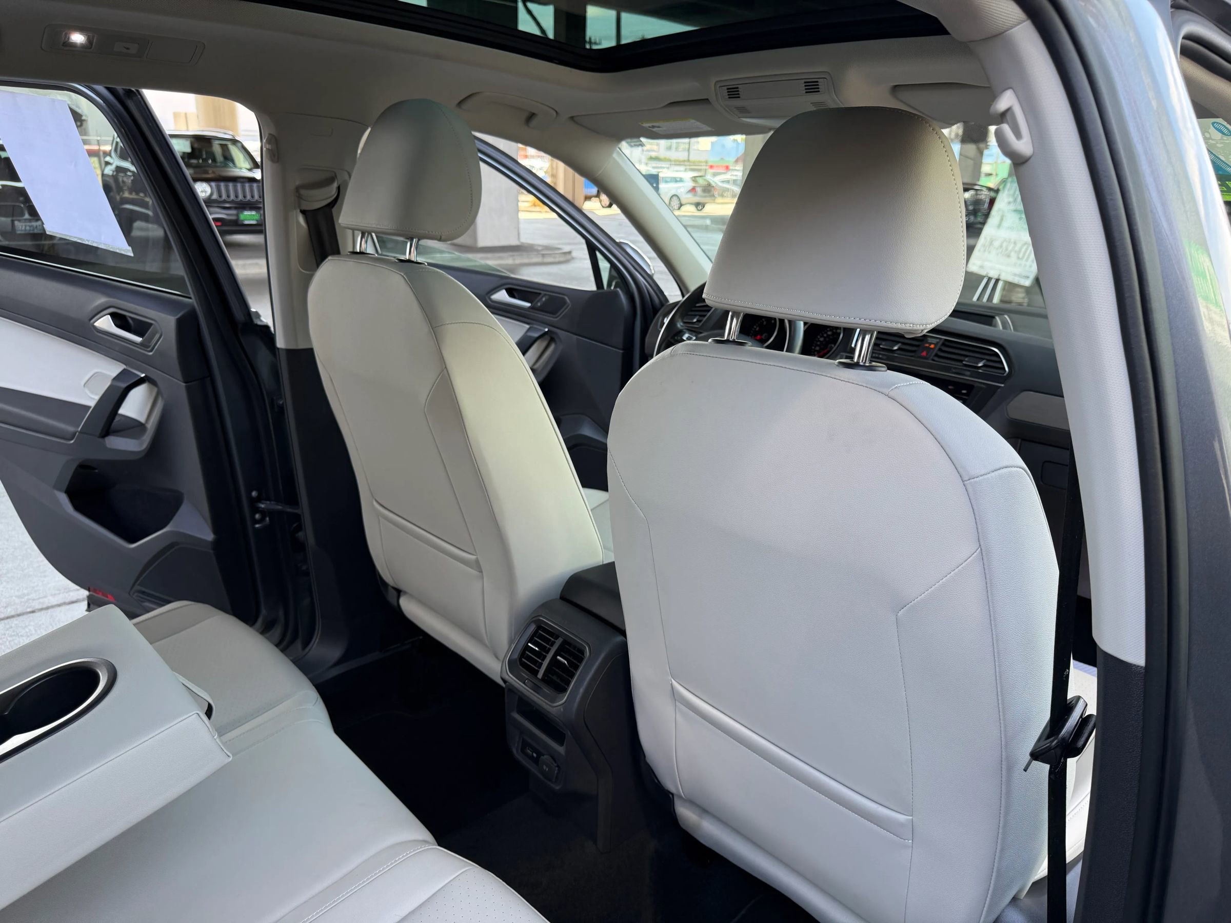 Used 2019 Volkswagen Tiguan SE w/ Panoramic Sunroof Package image 24