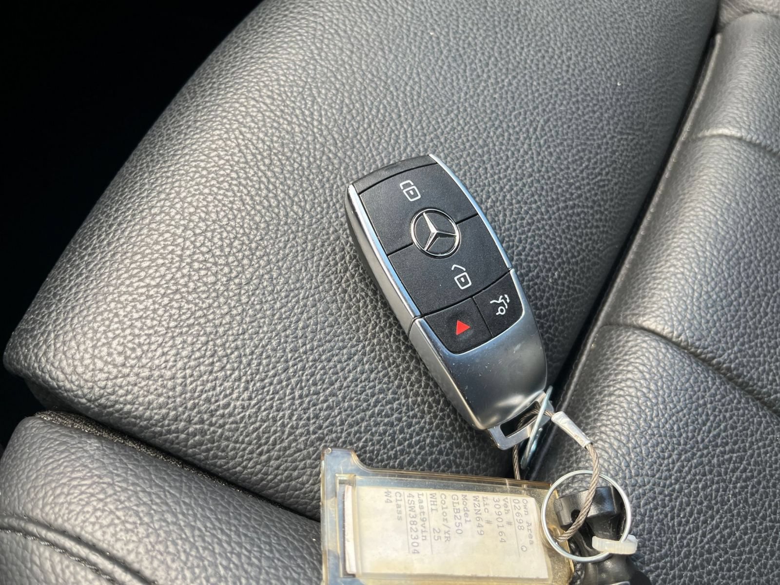 Used 2025 Mercedes-Benz GLB 250 4MATIC image 21