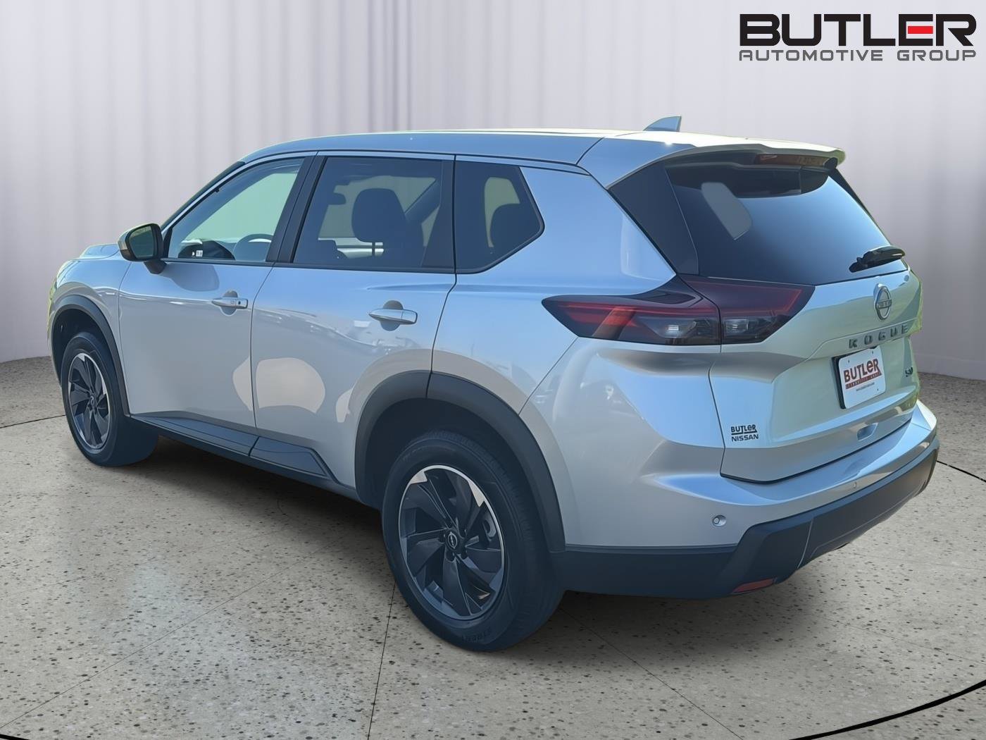 Used 2024 Nissan Rogue SV FWD image 4