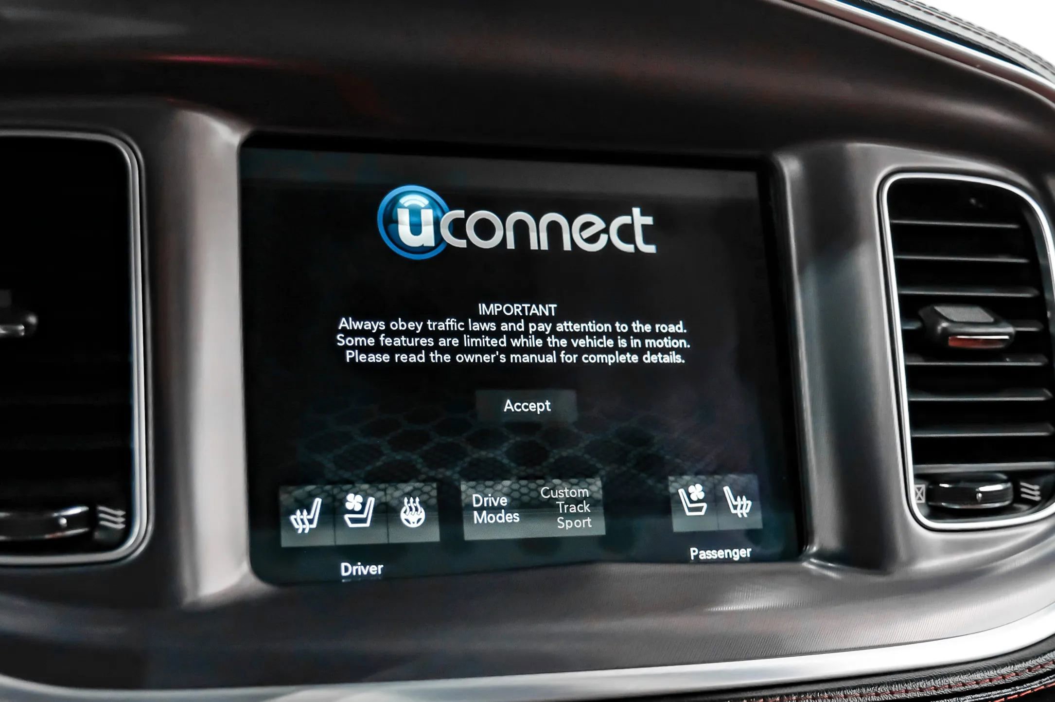 Used 2019 Dodge Charger Scat Pack w/ Dynamics Package RWD image 32