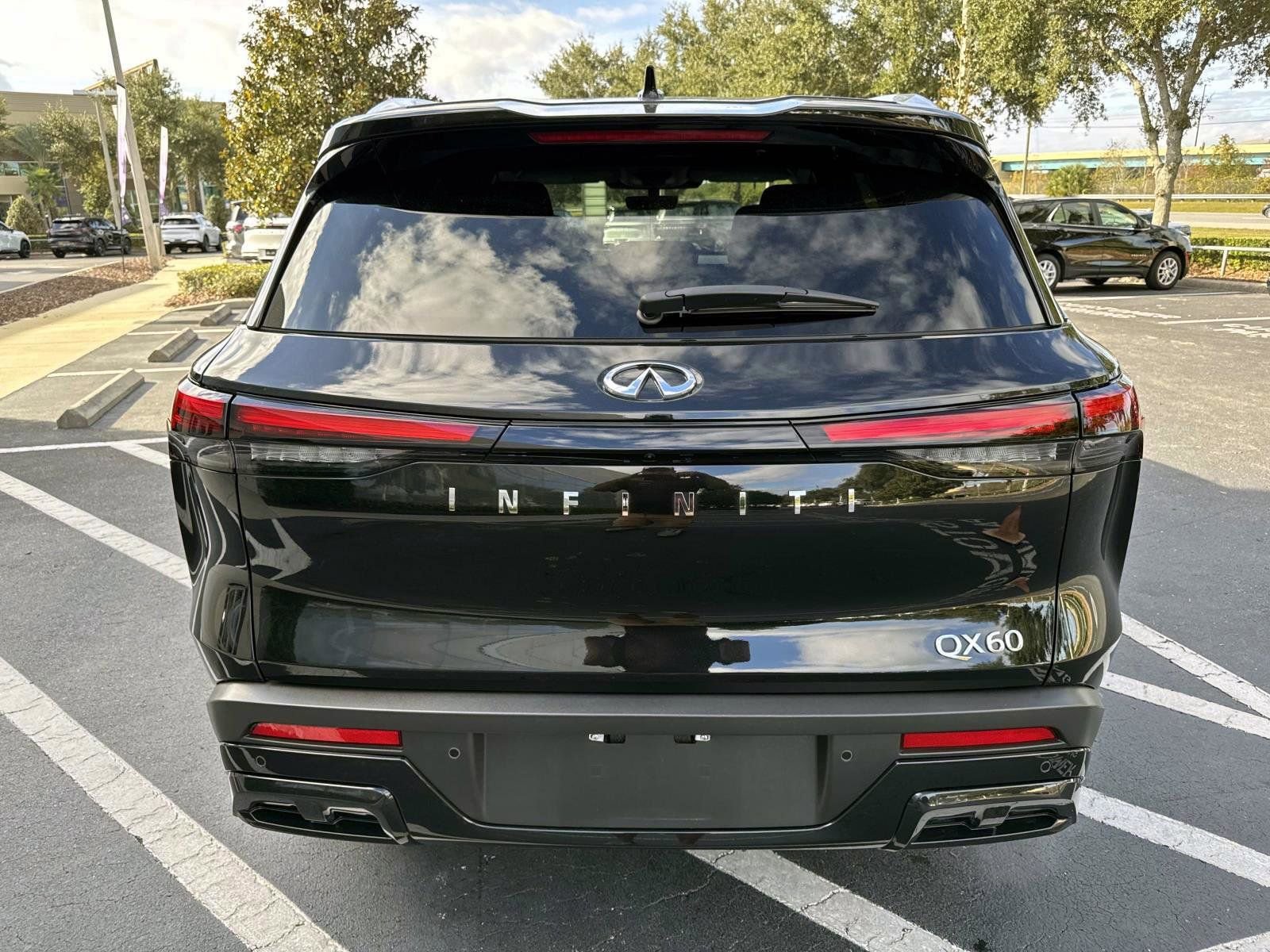 Used 2025 INFINITI QX60 Luxe image 3