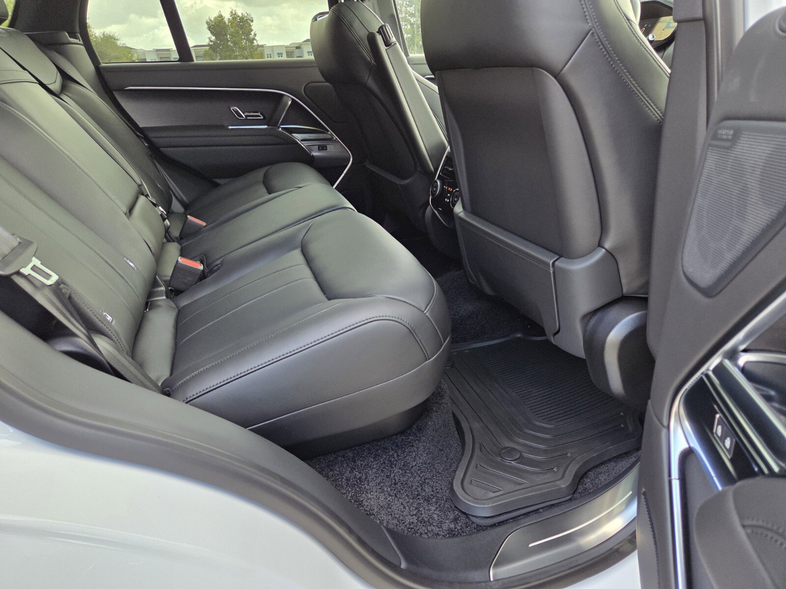 New 2025 Land Rover Range Rover SE image 5