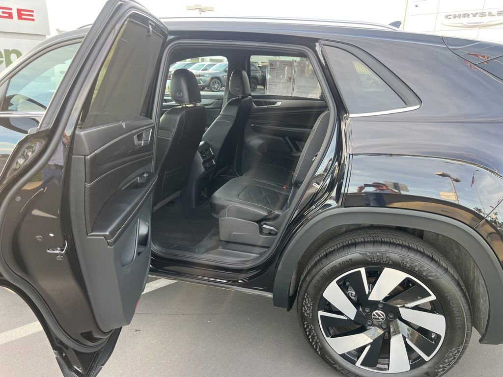 Used 2025 Volkswagen Atlas Cross Sport SE image 25