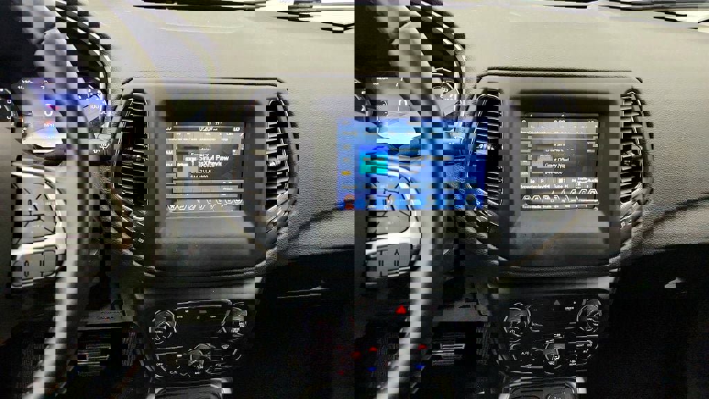 Used 2021 Jeep Compass Latitude w/ Convenience Group image 16