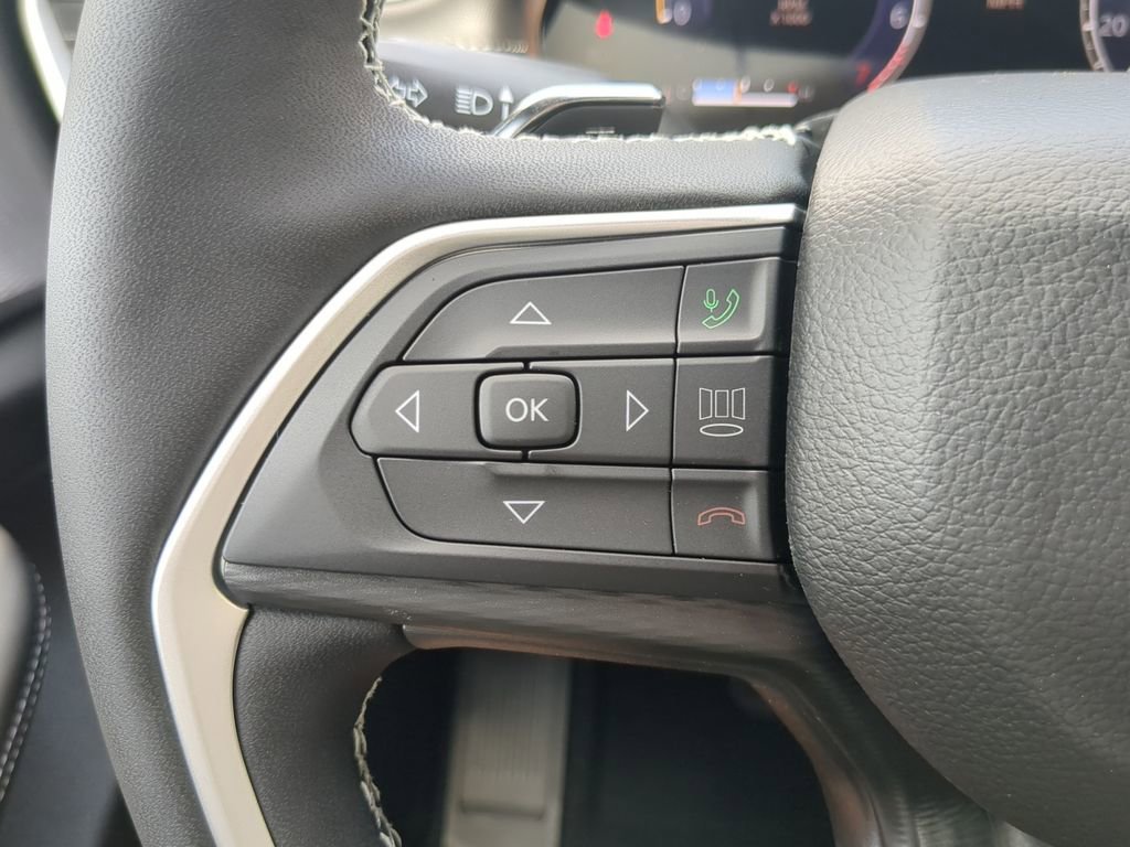 New 2025 Jeep Grand Cherokee Altitude image 10