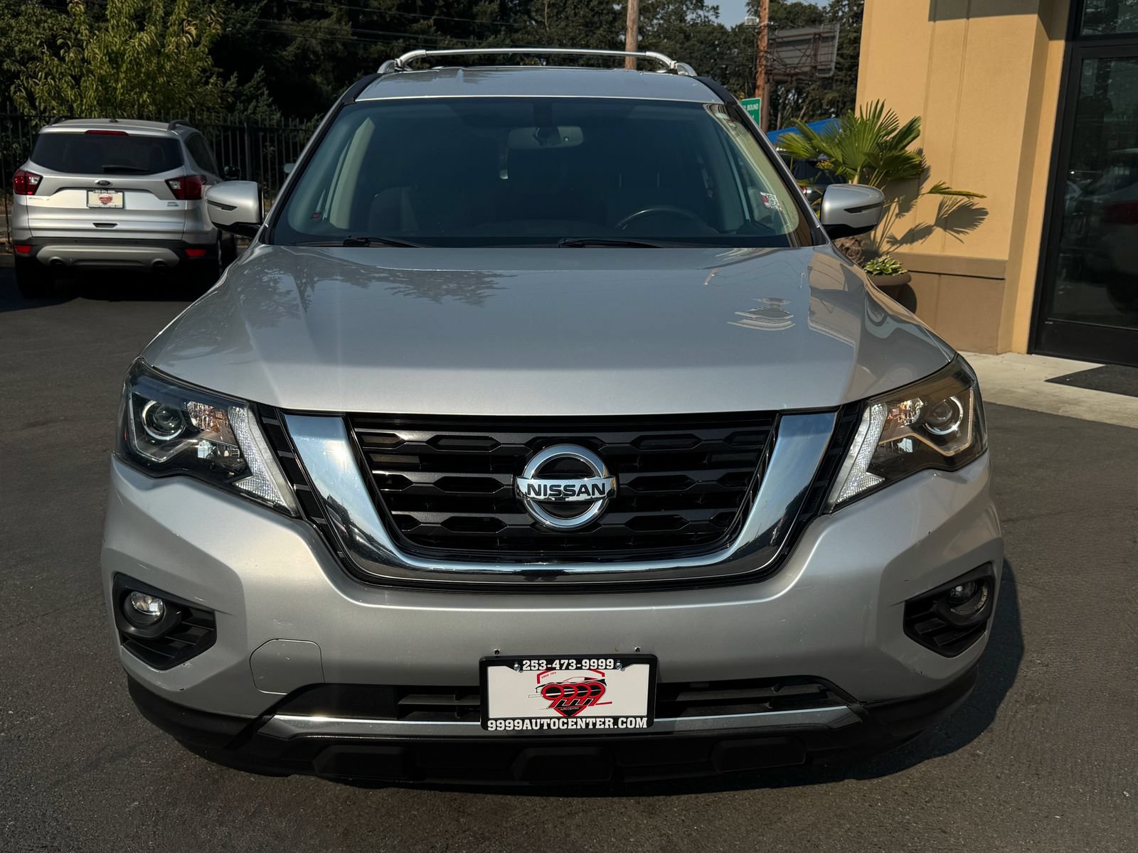 Used 2017 Nissan Pathfinder SV FWD image 2